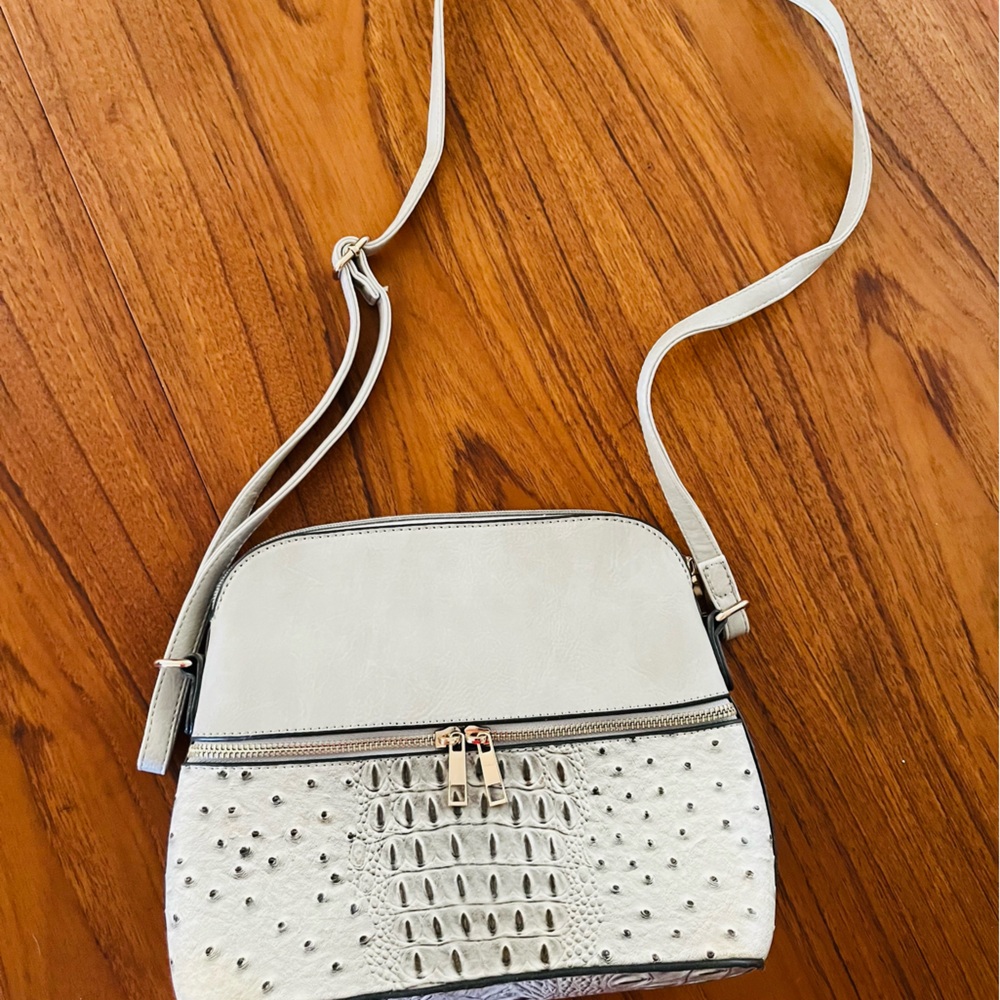 Silver Textured Crossbody Bag with zip Closure